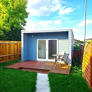  Chalet Open Plan With Garden United Kingdom